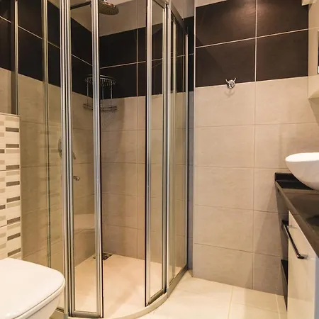 Seven Stars B-1 Apartment *